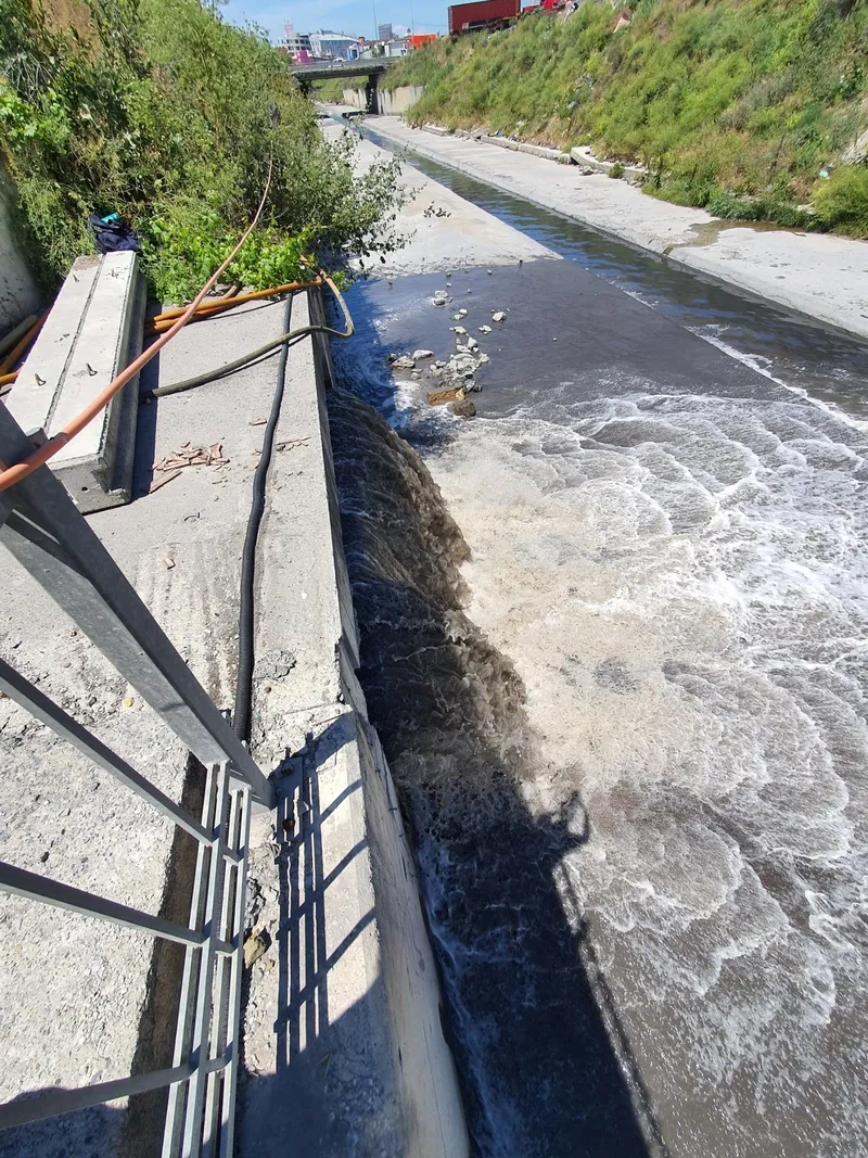 iskiden-bir-skandal-daha-atik-sulari-ambarlidan-denize-akittilar-1747829659936.jpeg Çevre, Şehircilik ve İklim Değişikliği Bakanlığı çevreyi kirleten İSKİ'ye ceza kesti