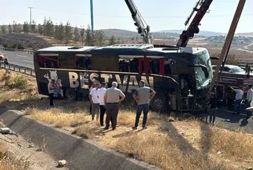 Şanlıurfa'da kaza: 27 yaralı - VİDEO