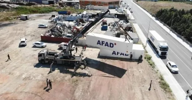 AFAD Silivri’de oluşturulan merkeze konteyner depolamaya başladı