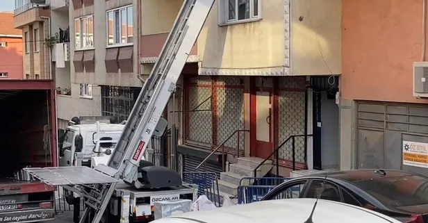 Küçükçekmece'de kolonları patlayan bina tahliye ediliyor