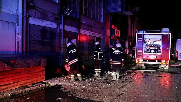 samsunda-korkutan-yangin-mobilya-imalathanesi-alevler-icinde-kaldi-1588709713177.jpeg Samsun'da mobilya imalathanesinde korkutan yangın!-1
