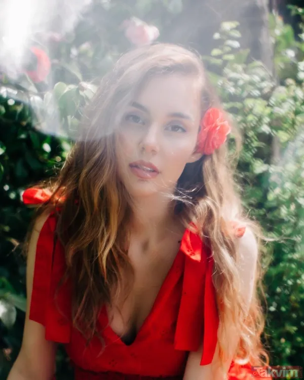 Berfu Yenenler bikinisiyle şov yaptı! Eşi Eser Yenenler’in tepkisi olay oldu sosyal medya onları konuştu - 12