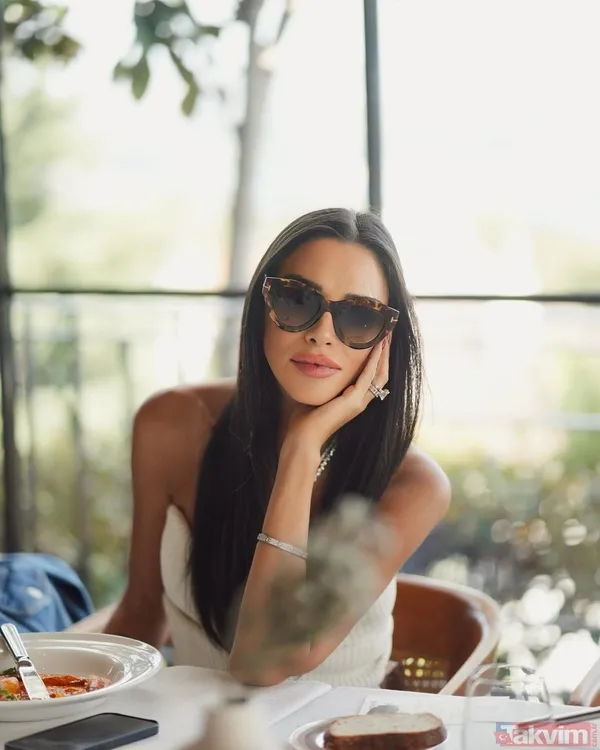 Birlikte Bayram Gezmesine Çıkan Ünlü İsimlerden Ceceli, "Aslıhan Bizi Bayram Yemeğine Getirdi" Dedi.