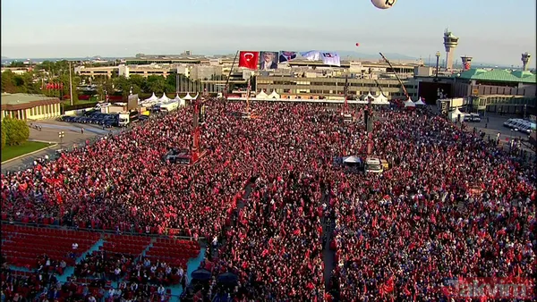 İstanbul'da vatandaşlar Atatürk Havalimanı'na akın etti! Alan doldu taştı - 5