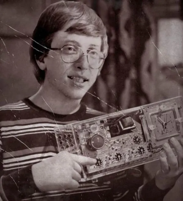 ABD, ordudaki haberleşmeyi sağlamak için interneti buldu: Bill Gates bu sayede 31 yaşında 1 milyar dolar serveti buldu-3