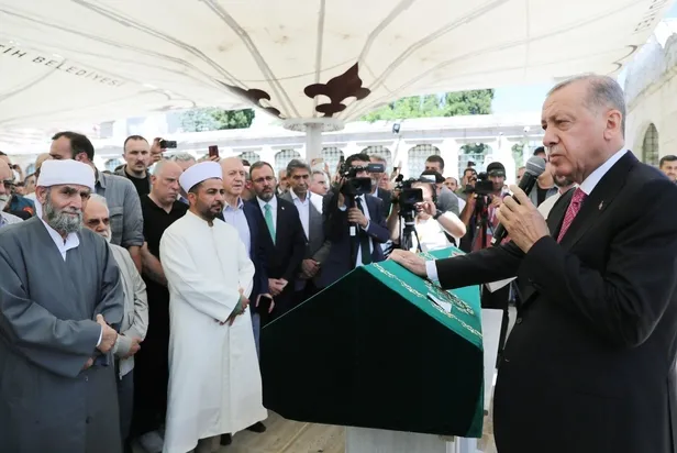baskan-erdogan-yazar-ridvan-kayanin-babasi-haci-nimet-kayanin-cenaze-torenine-katildi-1659007759839.jpeg Başkan Erdoğan Yazar Rıdvan Kaya'nın babası Hacı Nimet Kaya'nın cenaze törenine katıldı-1