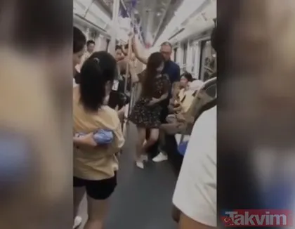 Metroda iğrenç olay! Sosyal medya bu olayı konuşuyor! Ayakta yolculuk eden kadını...