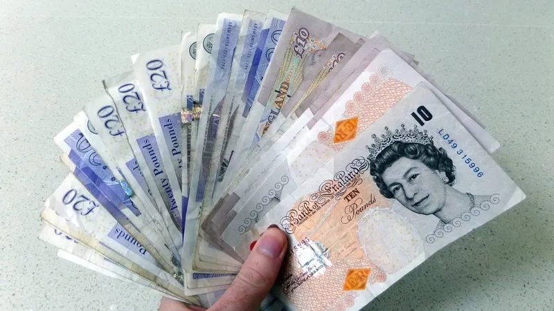 dolar-euro-kuru-1-ekim-bugun-dolar-ve-euro-ne-kadar-oldu-iste-alissatis-fiyatlari-1759324256128.jpg Takvim Foto Arşiv