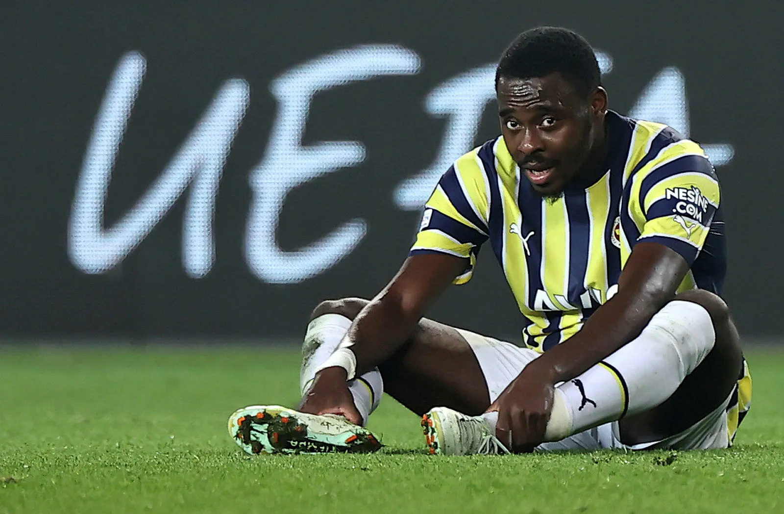 Fenerbahçe sil baştan! 14 isimle yollar ayrılıyor - 13