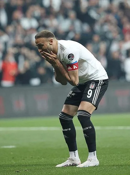 Beşiktaş Galatasaray'a karşı evinde üst üste 6. kez kazandı! Zirve'de kartları yeniden dağıttı-8