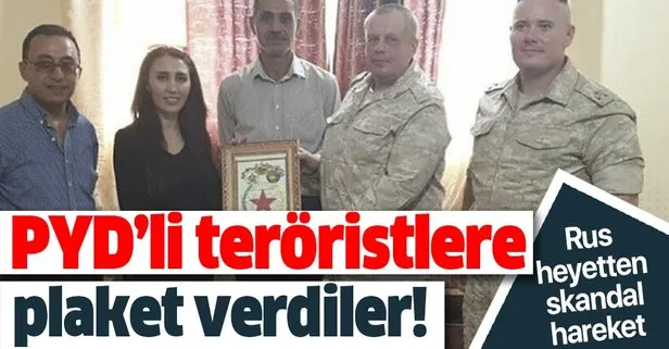 Rus askeri heyetten skandal hareket! PYD’li örgüt üyelerine plaket verdiler