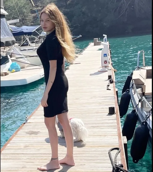 Naz Elmas ve eşi kar kış demeden denize girdi dillere düştü! Eşkıya'nın Sevda'sı Naz Elmas'ın çamaşırsız pozunu eşi paylaşınca...-3