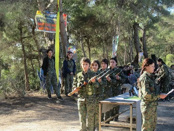 Hafıza kartlarından YPG/PKK'nın 'çocuk savaşçıları' çıktı-1