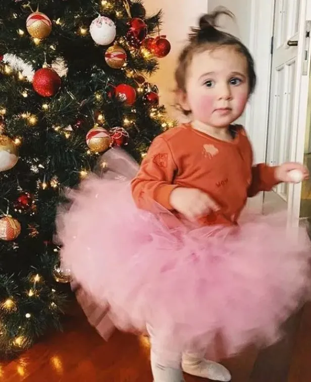 Masumlar Apartmanı'nın Esra'sının bir kızı olduğunu duyanlar şaştı kaldı! Esra Ruşan'ın eski eşi ünlü çıktı minik kızı bir fenomen-9