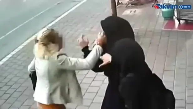 Adana'da tesettürlü kadına alçak saldırı