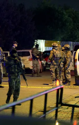 AVM'de sıcak saatler! 8 gözaltı var