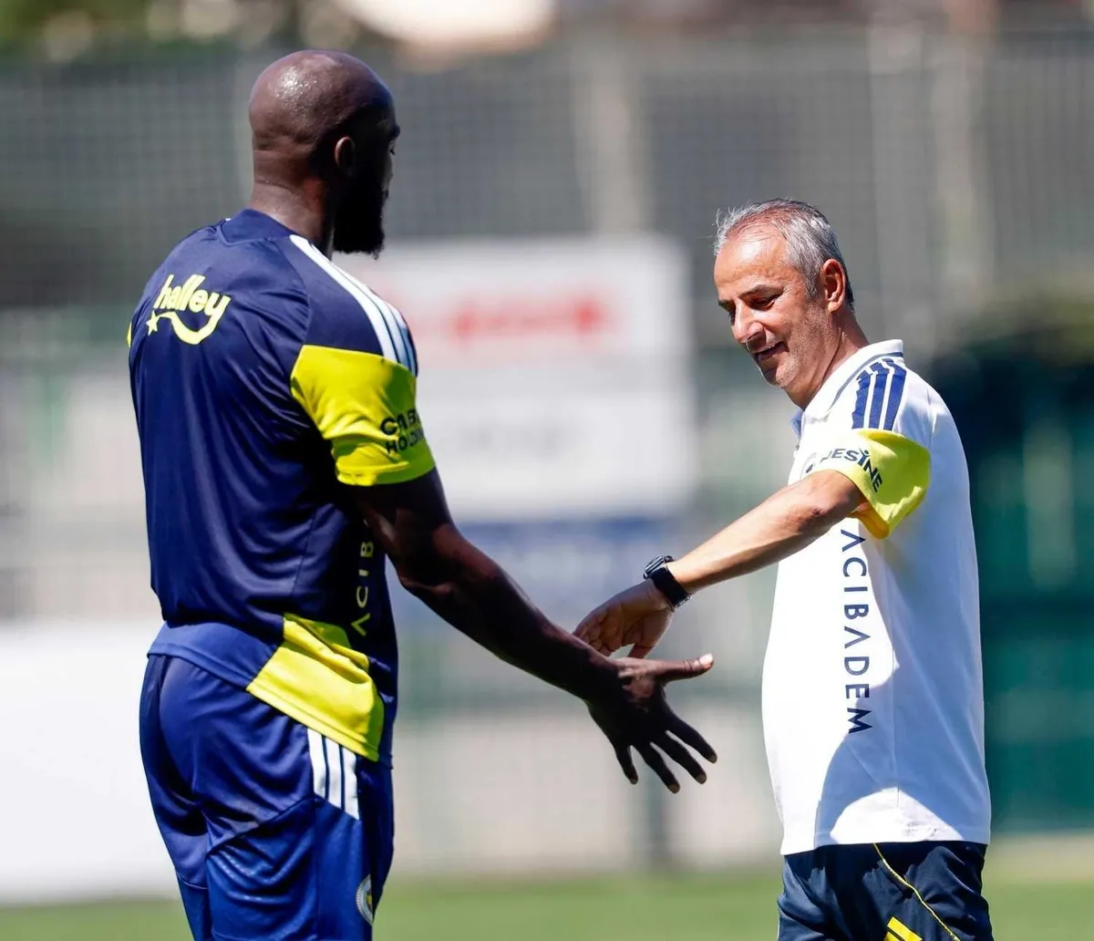aziz-yildirimdan-ismail-kartala-tam-destek-1790068336162.jpeg Fenerbahçe'de duygusal toplantı: "Herkes gider o kalır"-6
