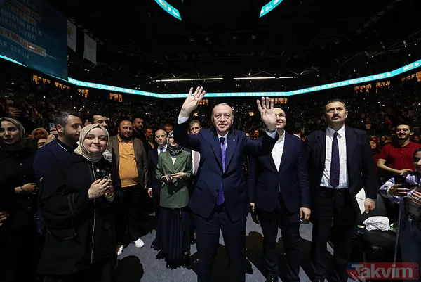 Sahnede ne konuştular? Sagopa Kajmer'den Başkan Erdoğan'a teşekkür: "Üç şarkımı dinledi, beni mutlu etti" - 2