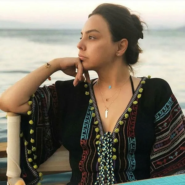 ebru-gundes-murat-ozdemir-askinda-gundeme-bomba-gibi-dusen-iddia-unlu-sarkici-icin-esi-selin-kabakliya-1649014779978.jpeg Ebru Gündeş Murat Özdemir aşkında gündeme bomba gibi düşen iddia! Ünlü şarkıcı için eşi Selin Kabaklı'ya...-7
