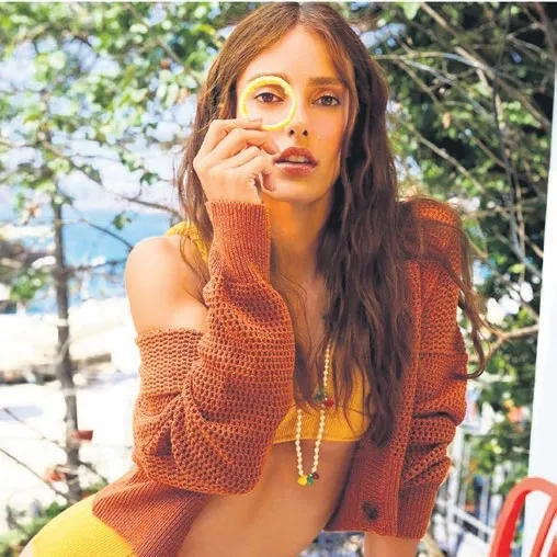 Dişlerimi yaptırdım dudağım döndü