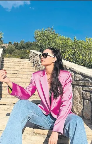 Yasemin Özilhan'dan 1.850 TL'lik ceket