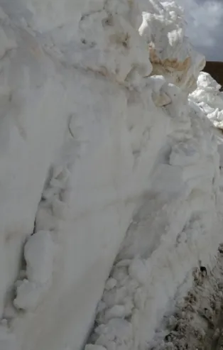 Mayıs ayında 5 metre! Muş'tan kar görüntüleri...