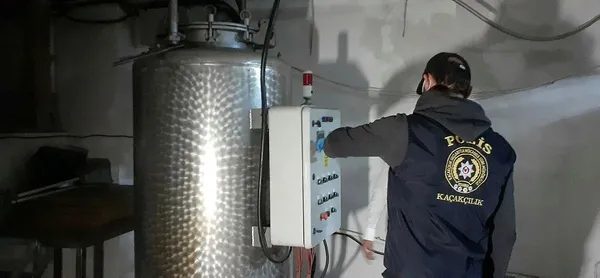 Son dakika: İstanbul'da kaçak alkol operasyonu! 7 ton ele geçirildi-3