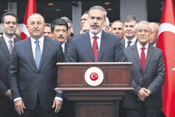 Dışişleri Bakanı Hakan Fidan'ı Batı medyası manşete taşıdı!-1