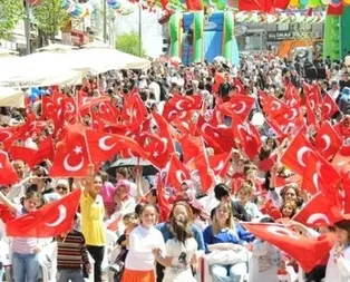 22 Nisan Pazartesi okullar tatil mi, yarım gün mü? MEBden açıklama geldi mi?