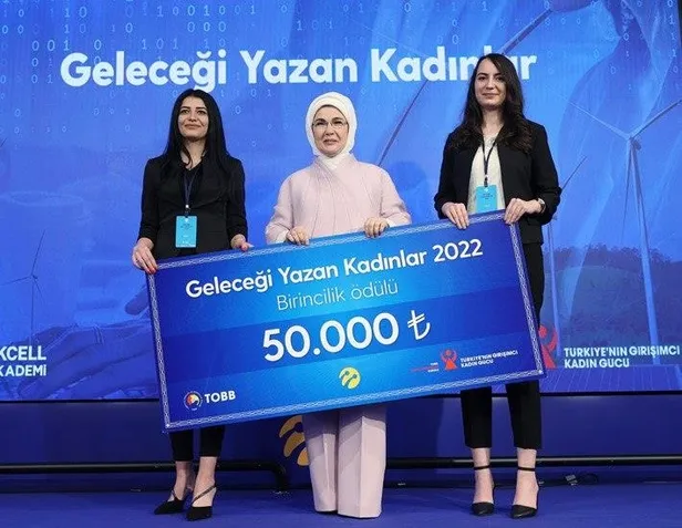 emine-erdogandan-gelecegi-yazan-kadinlar-odul-toreninde-onemli-mesajlar-gelecek-insanligin-ortak-umududur-1643986961627.jpeg Emine Erdoğan'dan 'Geleceği Yazan Kadınlar Ödül Töreni'nde önemli mesajlar: Gelecek insanlığın ortak umududur-5