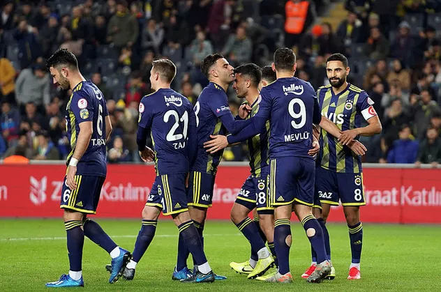 Fenerbahçe'de Galatasaray maçı öncesi 3 isme talimat
