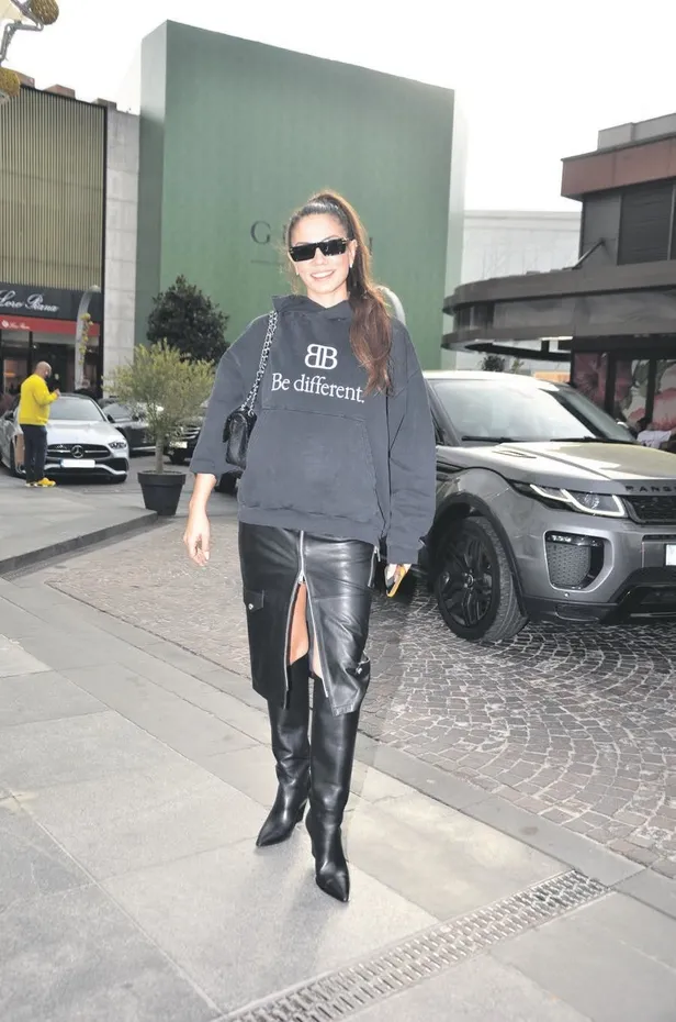 basariya-gelin-onceki-aksam-gelinlik-koleksiyonunu-sergileyen-asena-gozyaslarini-tutamadi-saklambac-haberleri-1668635329438.jpeg Başarıya 'gelin'! Önceki akşam gelinlik koleksiyonunu sergileyen Asena gözyaşlarını tutamadı | Saklambaç haberleri-7