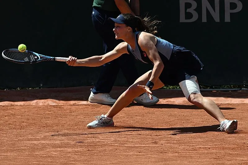 zeynep-sonmez-roland-garrosa-ilk-turda-veda-etti-1779714447981.jpeg Zeynep Sönmez Roland Garros’a ilk turda veda etti-3
