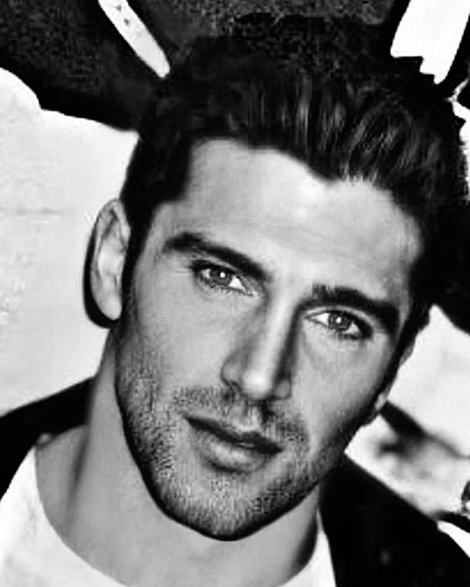 Hakan Ural gençlik yıllarına döndü: Yeşilçam oyuncusu olan annesini böyle andı - 8