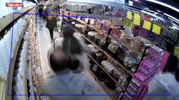 Avcılar'da züccaciye dükkanındaki panik anları kamerada