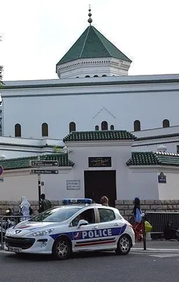 Fransa'da camiye saldırı