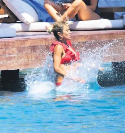 gul-golge-tatil-plani-yapamamaktan-dert-yandi-1629323783547.jpeg Gül Gölge tatil planı yapamamaktan dert yandı!-7