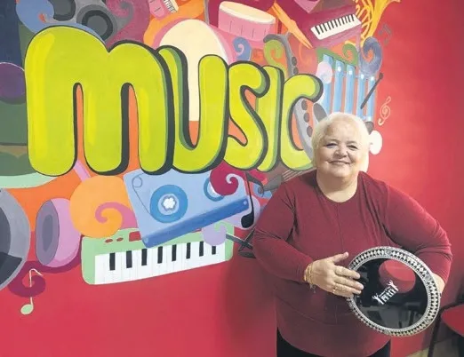 Doktorları dinlemedi darbukayı bırakmadı