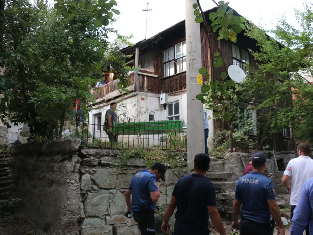 Bolu’da kötü kokuların geldiği evde yaşlı adamın cesedi bulundu-3