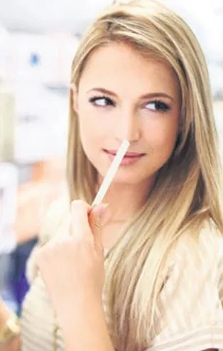 Ünlü markaların parfüm şişelerini sahte ürünlere dolduran dolandırıcılara jandarmadan büyük baskın