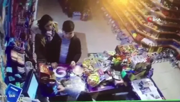 Son dakika... Depremde panik anları kamerada