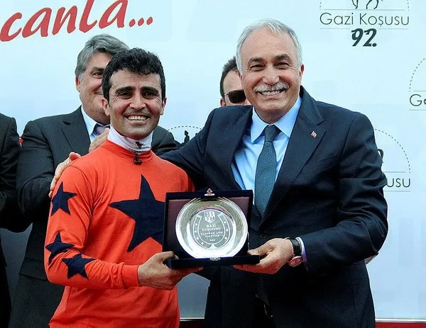 92. Gazi Koşusu'nu Ahmet Çelik'in jokeyliğini yaptığı Hep Beraber kazandı-1