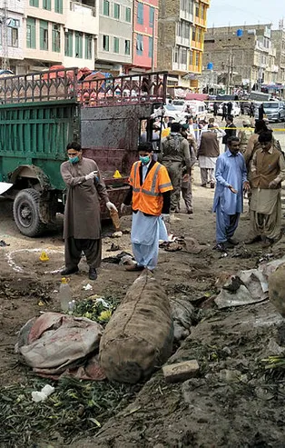Pakistan'da pazar yerinde patlama: 16 ölü
