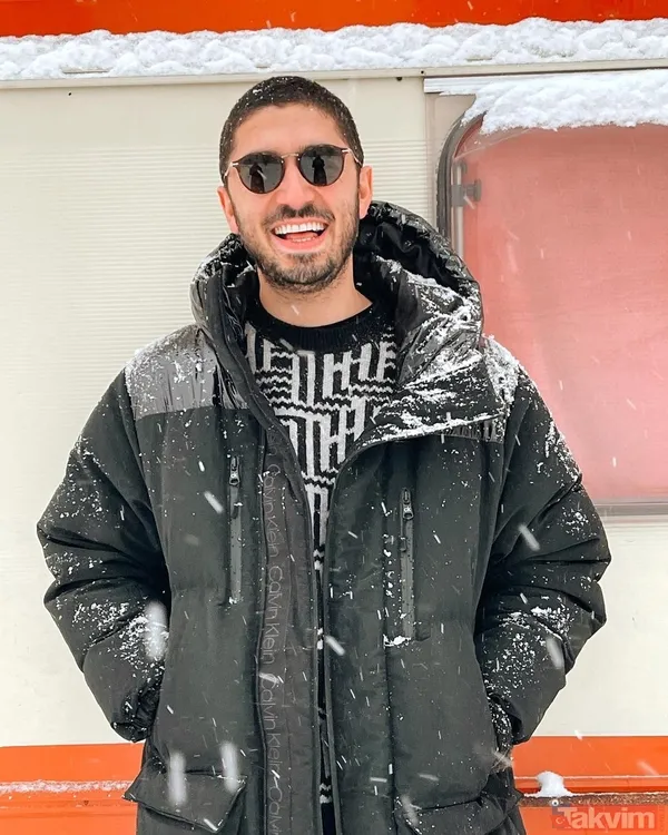 İrem Helvacıoğlu yeni yaşını sevgilisi Yolaç Özcan ile dudak dudağa kutladı! Körkütük aşık olan İrem’e bakın sosyal medya onu konuştu - 2