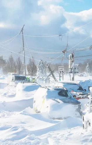 ABD, kara teslim oldu! Hayatını kaybedenlerin sayısı 57’yı aşarken deniz bile buz tuttu!