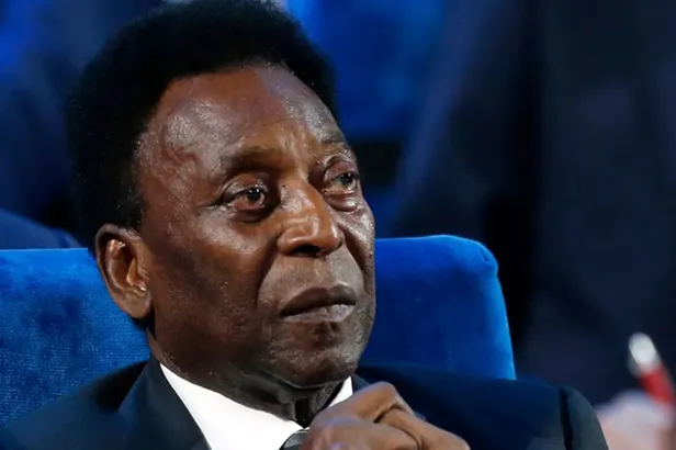 pele-oldu-mu-brezilyali-futbolcu-pele-neden-oldu-hastaligi-neydi-pele-kimdir-kac-yasindaydi-kariyeri-1672340773388.jpg