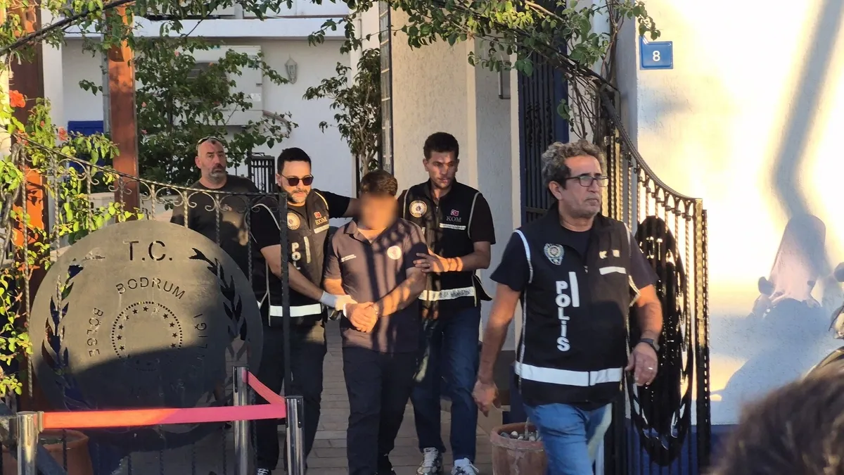 Bodrum'da 'giriş tarifesi' vurgunu: Seri numaralı paralar ele verdi! Bölge Liman Başkanı suçüstü yakalandı