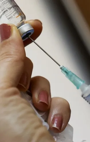 Dikkat çeken kampanya! Aşı olana araba!