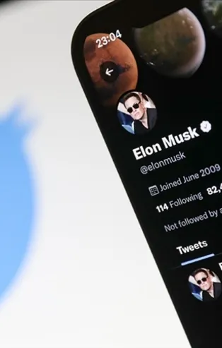 Son dakika: Lavaboyla genel merkeze giren Elon Musk Twitter'ı satın aldı