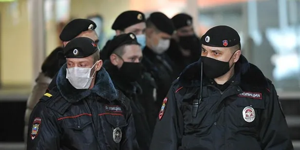 Son dakika: Rusya'nın başkenti Moskova’da hareketli dakikalar! Maskeli kişi bankaya girerek içeridekileri rehin aldı-1